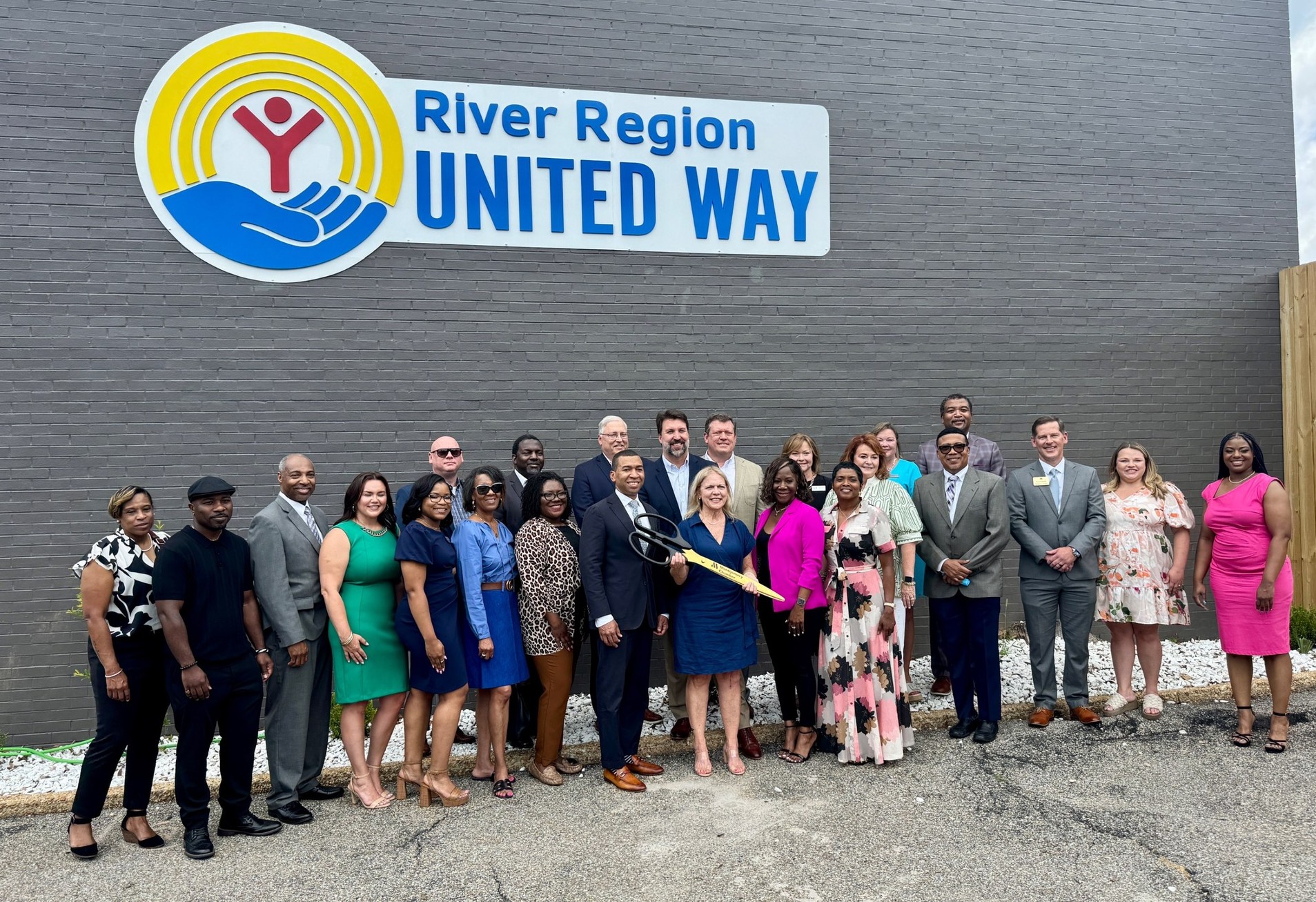 group outside RRUW new building